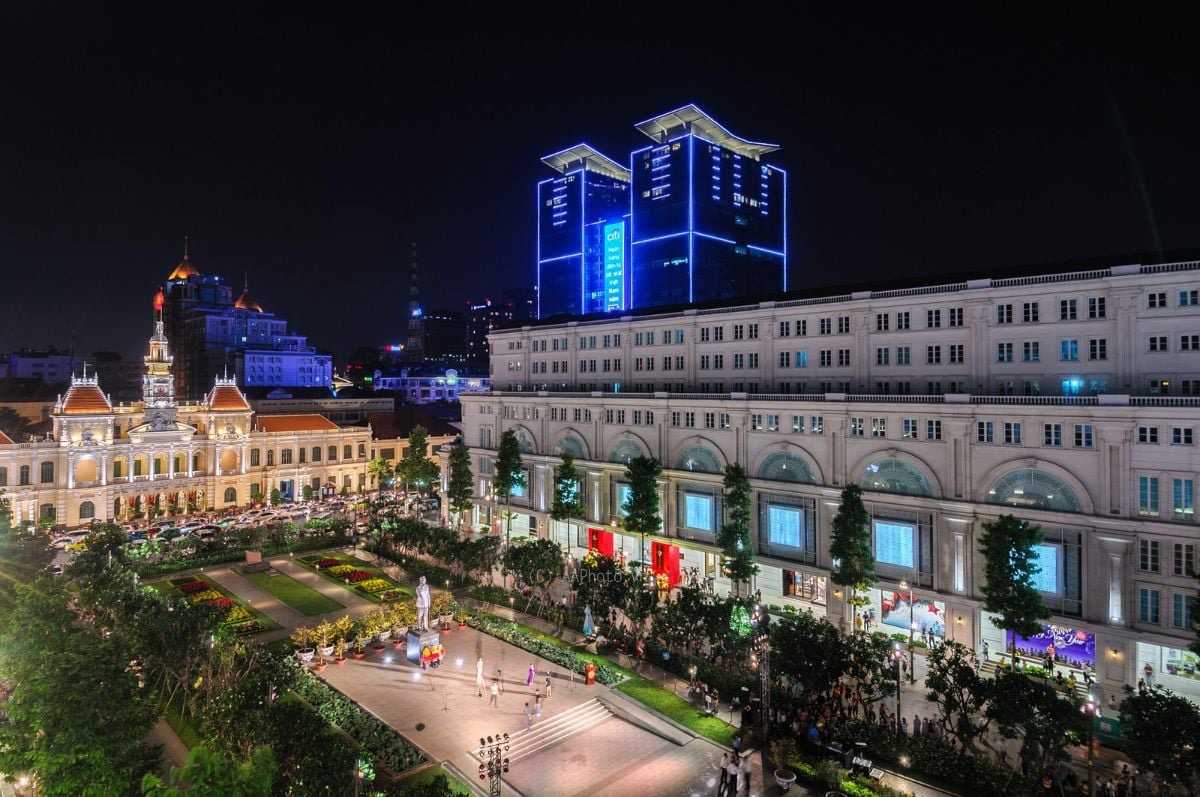Review Phố đi bộ Nguyễn Huệ có gì hấp dẫn?