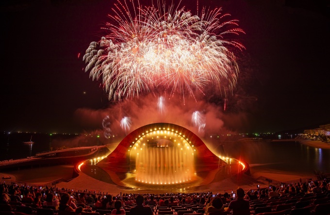 Pháo hoa kết show diễn Kiss The Stars tại thị trấn Hoàng Hôn