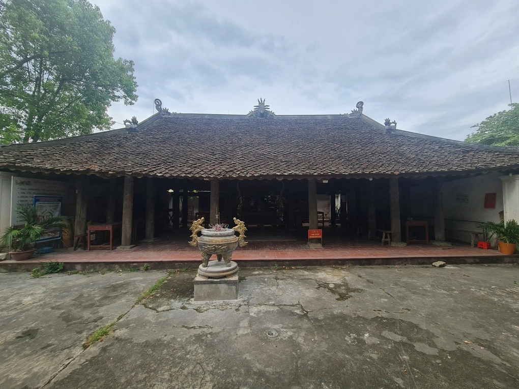 Đền Đức Hoàng trước khi được trùng tu.