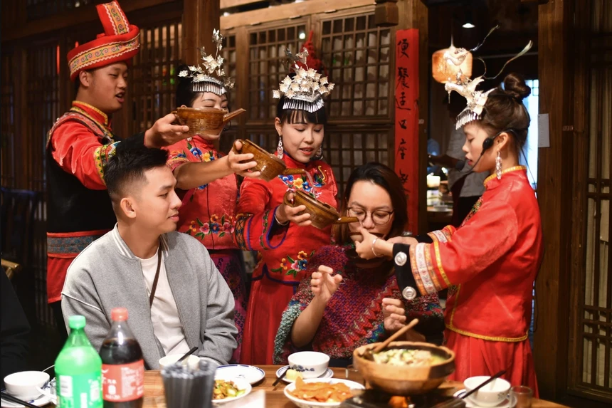 Cuối năm với nhiều lễ hội cũng là điều thu hút du khách đi nước ngoài vào thời điểm này.