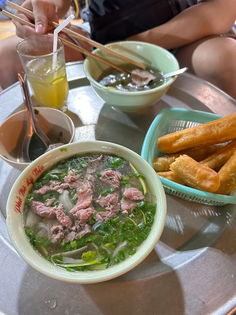 Hàng phở của gia đình chú Lý