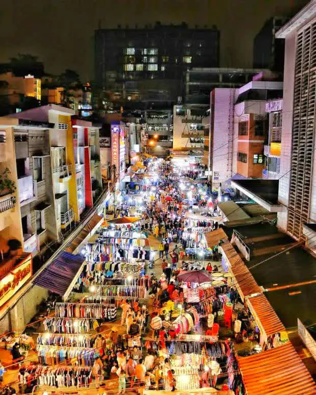 Chợ Đà Lạt là một khu chợ phức hợp có bày bán hầu hết tất cả các loại mặt hàng khác nhau.