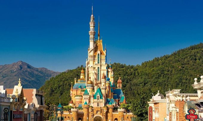 Disneyland ở Hong Kong.