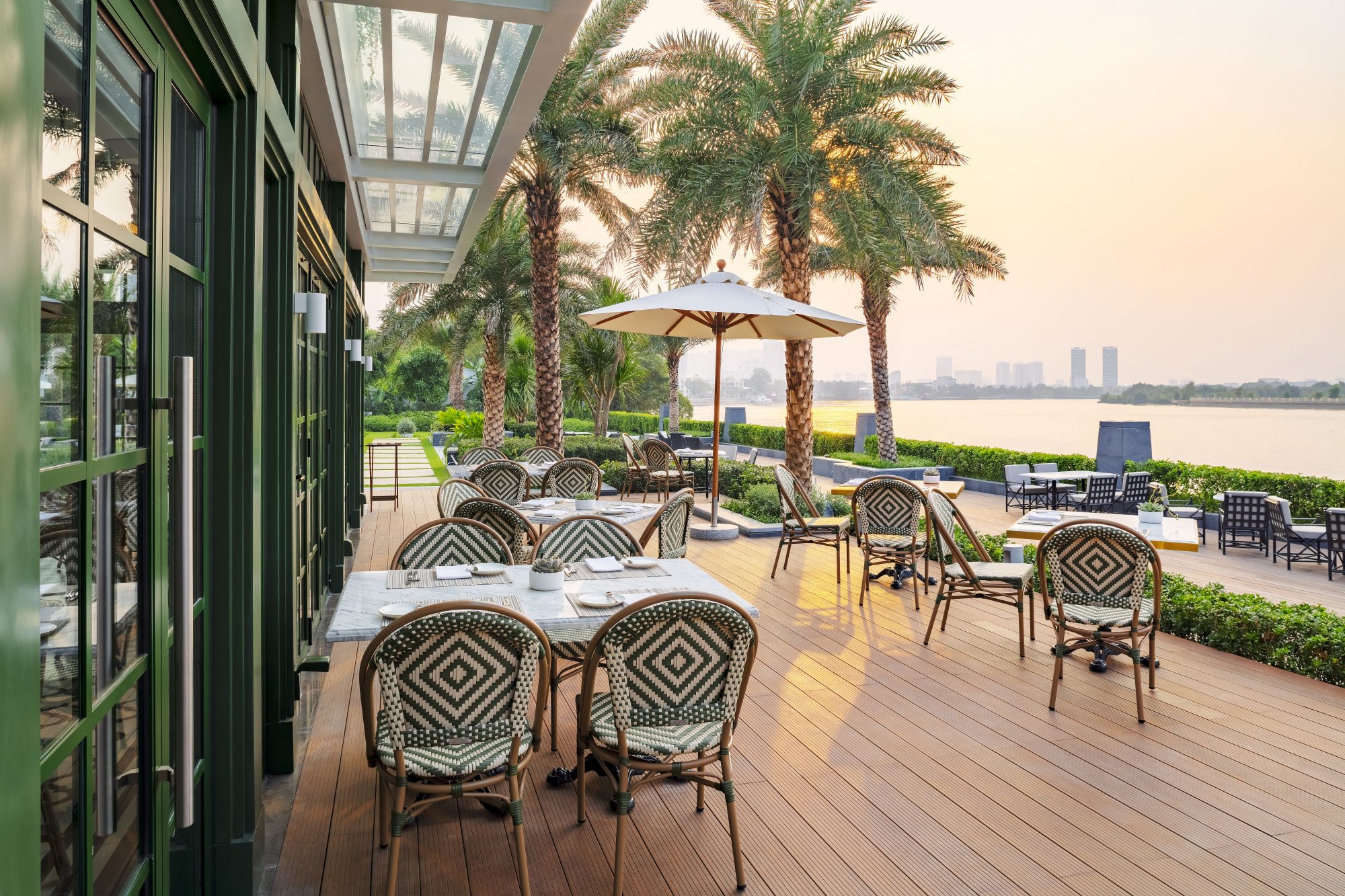 Gợi ý những nhà hàng view sông sang đẹp để bạn chill chill ngay tại Sài Gòn.