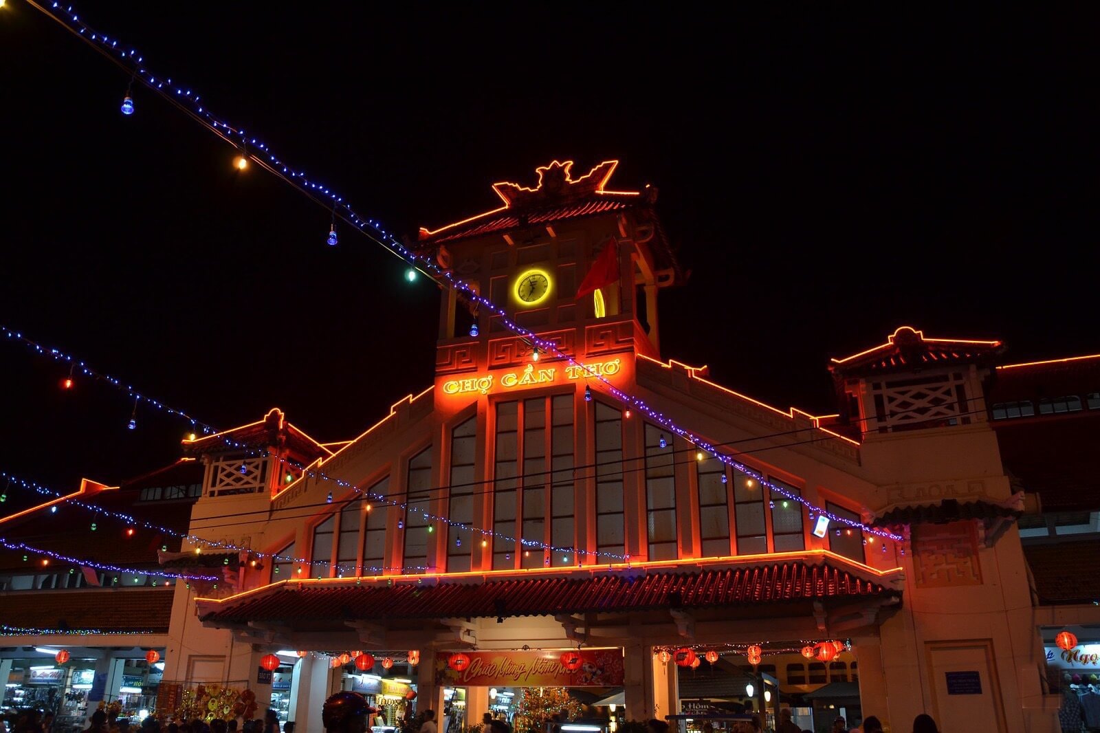Chợ đêm Tây Đô