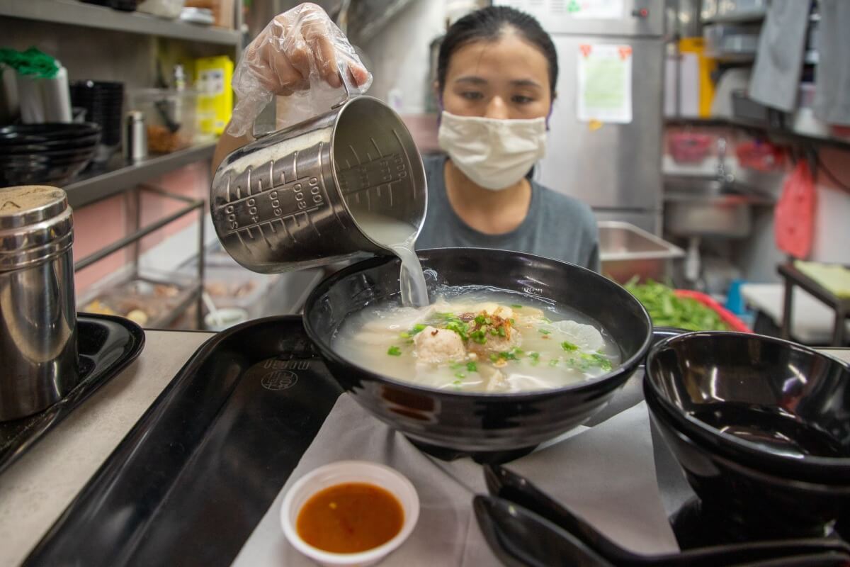 Món súp nội tạng gồm lòng, gan.