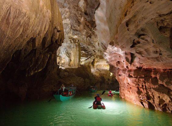 Quần thể động Phong Nha - Kẻ Bàng là một địa điểm mà du khách không thể bỏ qua khi đến với Quảng Bình.