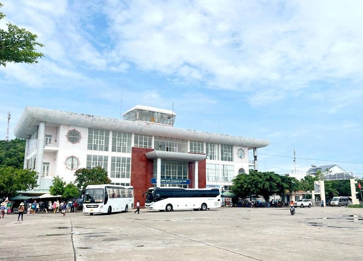 Cảng An Thới (phường An Thới, TP Phú Quốc) đã mở cửa lại nên xe đưa rước khách du lịch xuống ca nô đi tham quan các đảo 