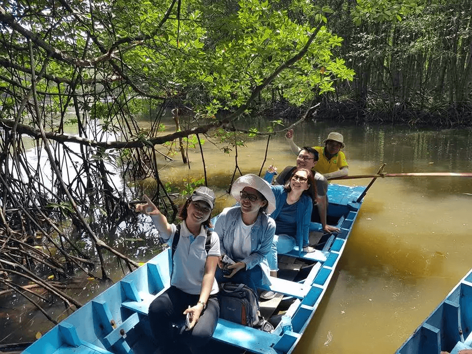 Tham Quan Bằng Thuyền