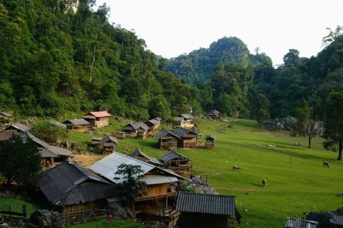 Khung cảnh bản làng Hang Táu đơn sơ, bình yên khi chưa ngập. 