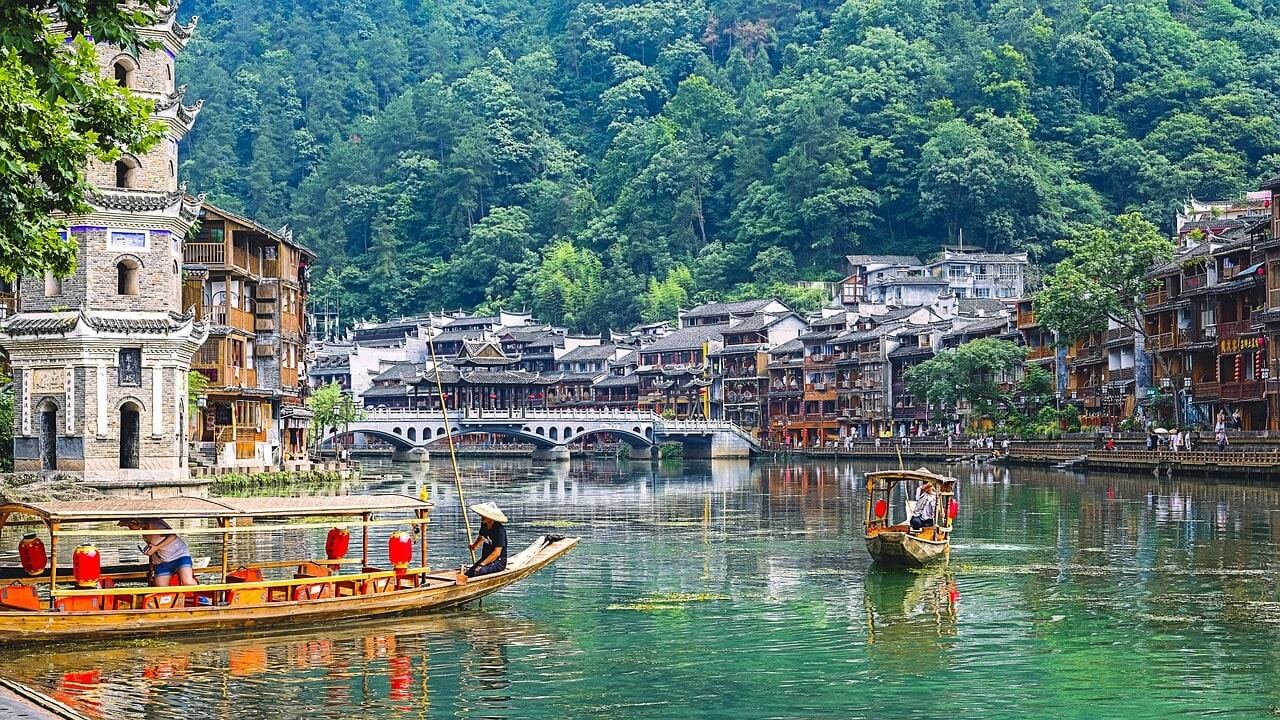 Phượng Hoàng Cổ Trấn với vẻ đẹp hoài cổ.