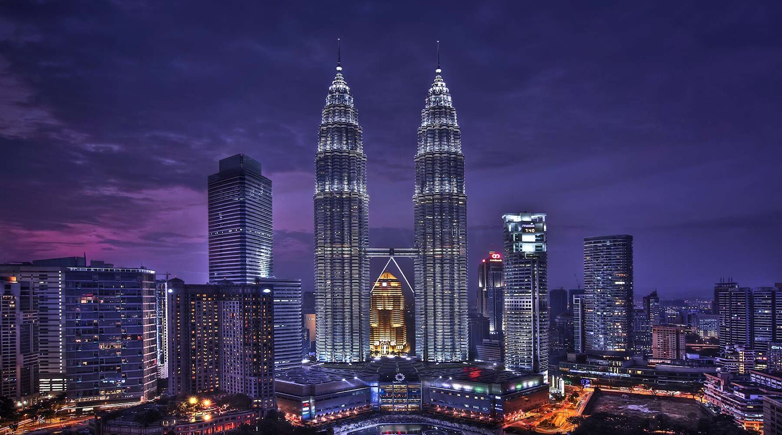 Tòa tháp Petronas sừng sững ở thủ đô Kuala Lumpur.