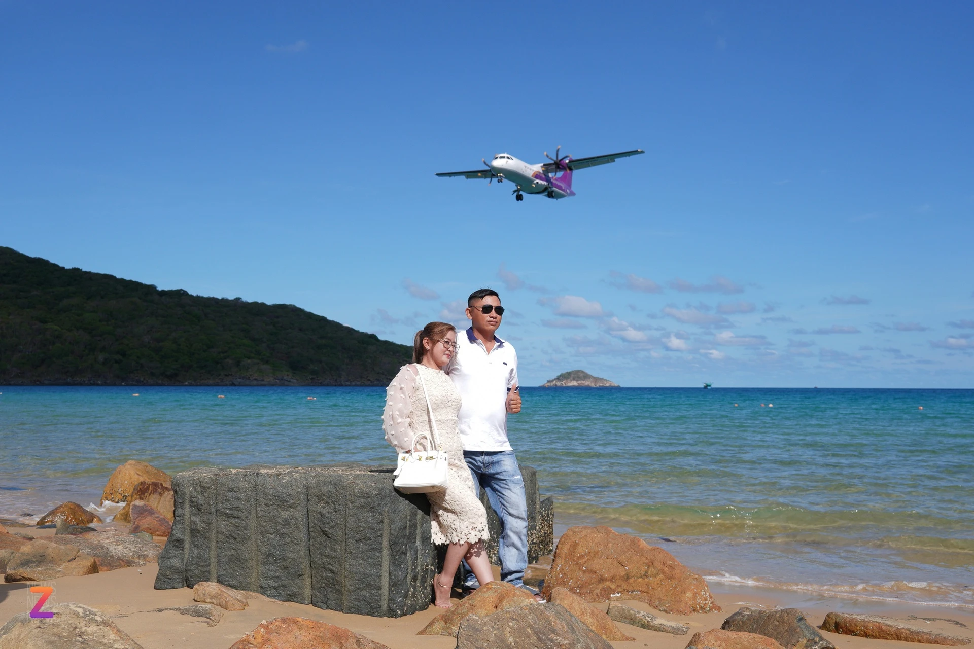 Những bãi biển trong xanh thu hút du khách.