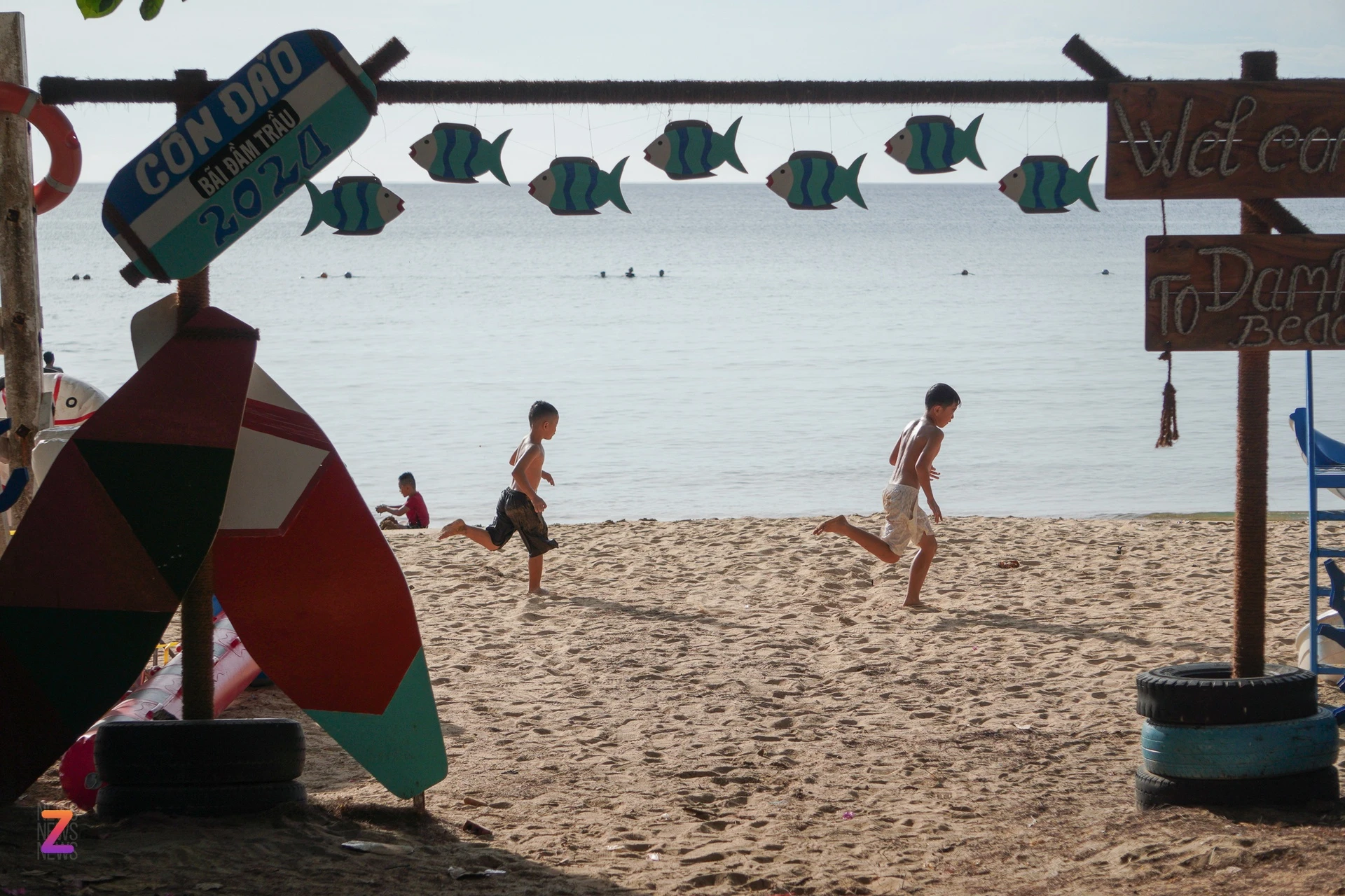 Những bãi biển trong xanh thu hút du khách.