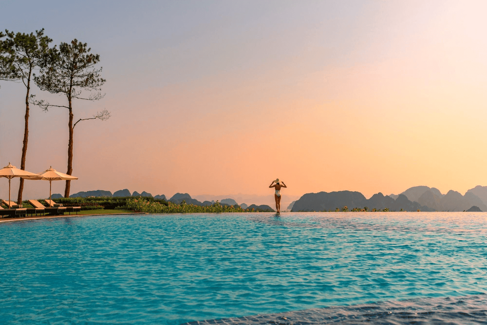 Ánh nắng vàng ấm của buổi hoàng hôn sẽ làm cho khung cảnh trở nên thêm lãng mạn và đẹp đẽ.