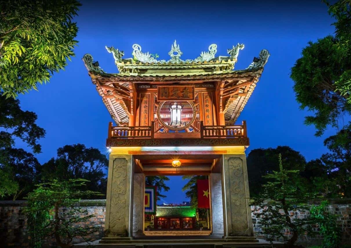Văn Miếu - Quốc Tử Giám là nơi thờ Khổng Tử, các bậc hiền triết của Nho giáo, và Tư nghiệp Quốc Tử Giám Chu Văn An, đồng thời cũng là trường đại học đầu tiên của Việt Nam. 