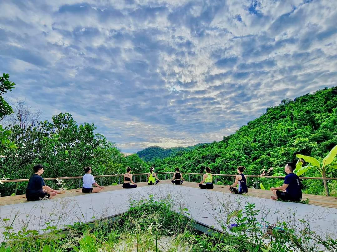 Không gian tập yoga tại khu du lịch Làng Nhỏ. 