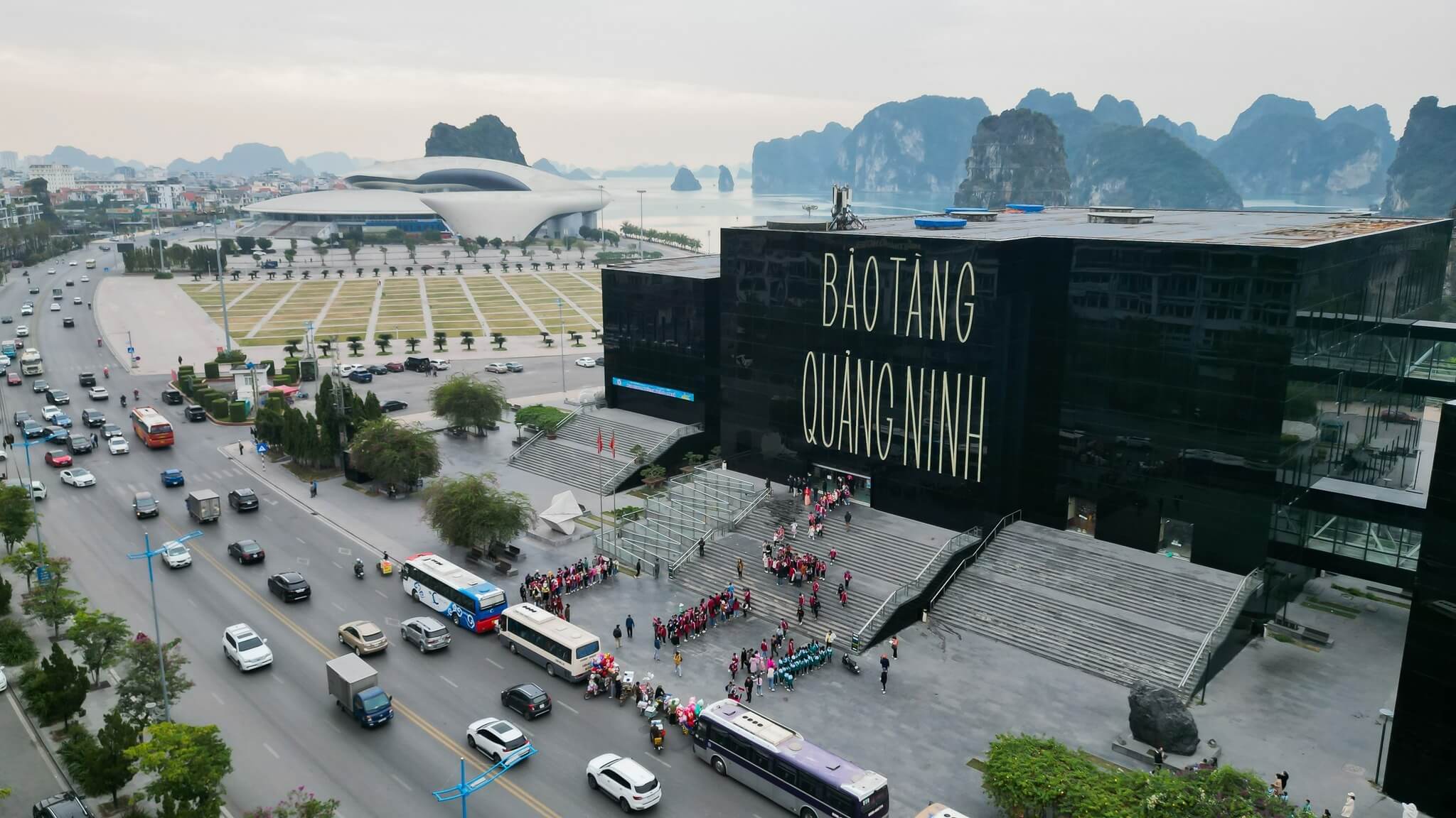 Bảo tàng Quảng Ninh được ví như viên "kim cương đen" huyền ảo bên bờ vịnh Hạ Long