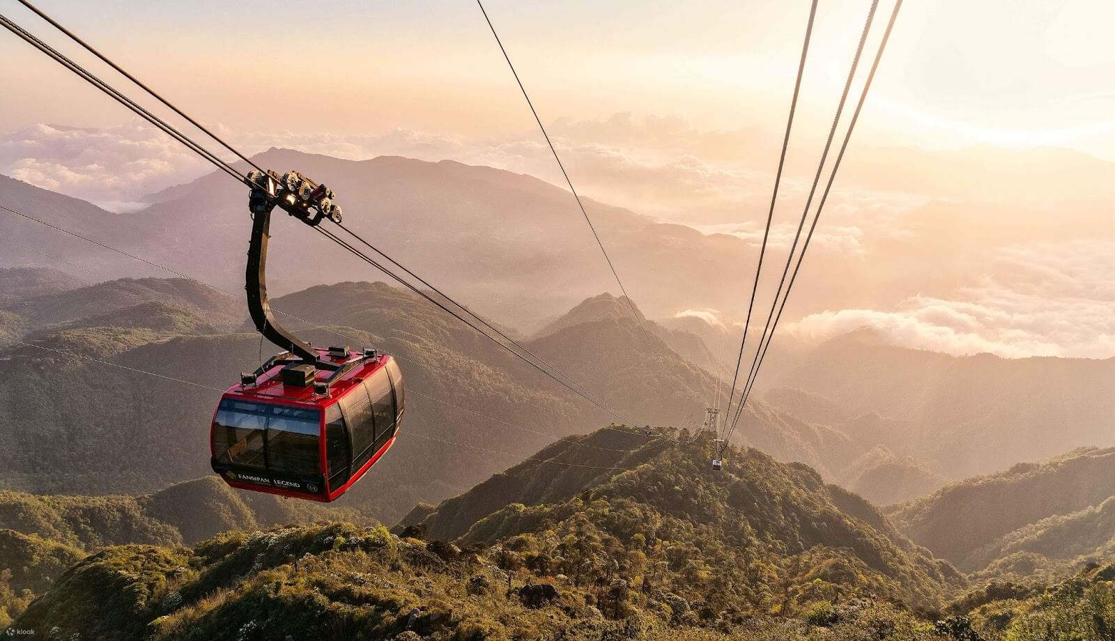 Khung cảnh “thần tiên” khi nhìn từ cáp treo lên Sunworld Sapa