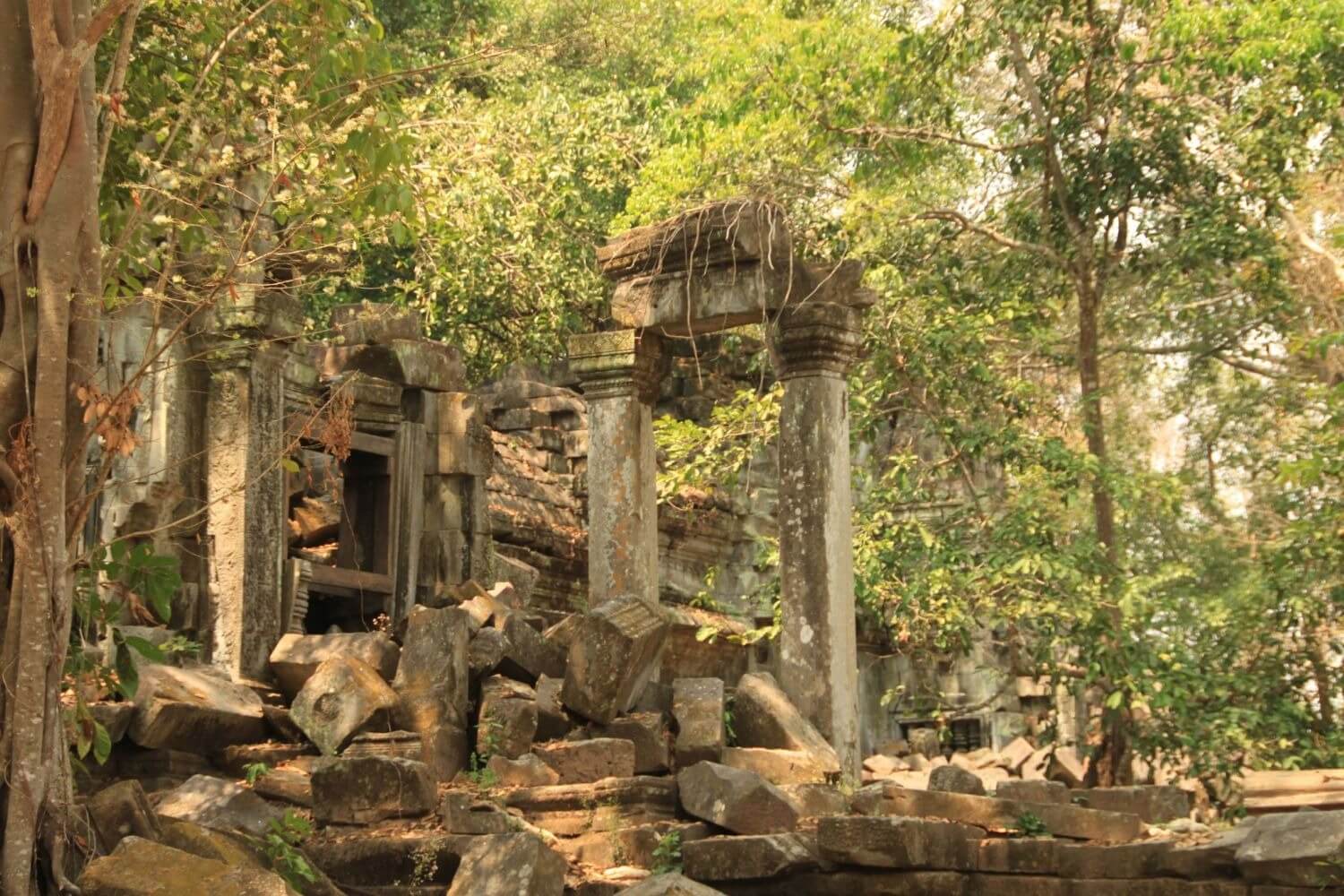 Trong nhiều năm, ngôi đền rất khó tiếp cận vì gần như bị khu rừng "nuốt chửng". Do đó, ngày nay khu vực này vẫn còn giữ được nét cổ kính, hoang sơ và chưa bị quá tải khách du lịch.