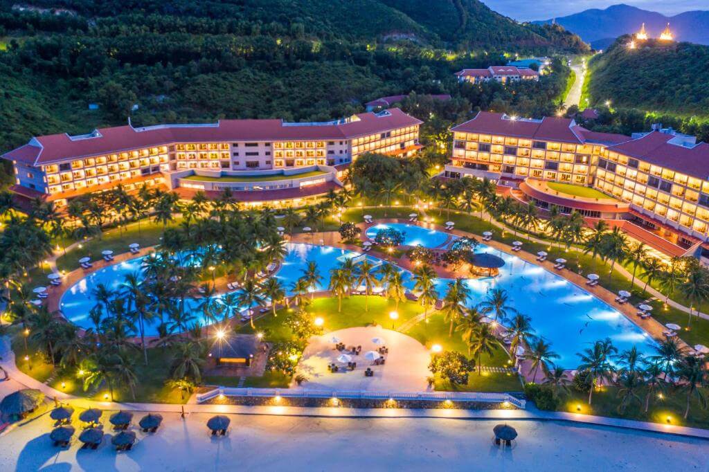 Vinpearl Resort Nha Trang nằm trên đảo Hòn Tre, với bãi biển riêng dài hơn 1km, là một trong những khu nghỉ dưỡng đẳng cấp nhất ở Nha Trang. 