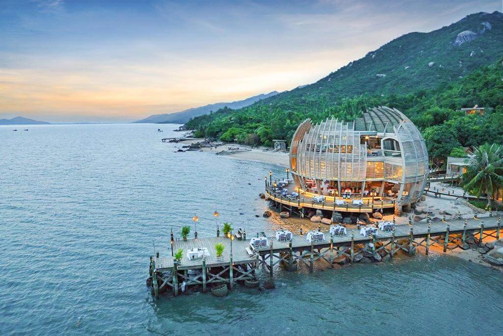 An Lâm Retreats Ninh Vân Bay là một khu nghỉ dưỡng sang trọng, tách biệt với thành phố, mang đến không gian yên bình và thư giãn. 