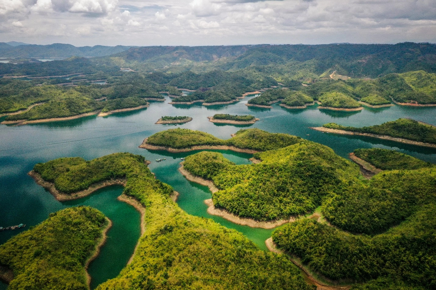 Hồ Tà Đùng - "Vịnh Hạ Long ở Tây Nguyên" của Đăk Nông.