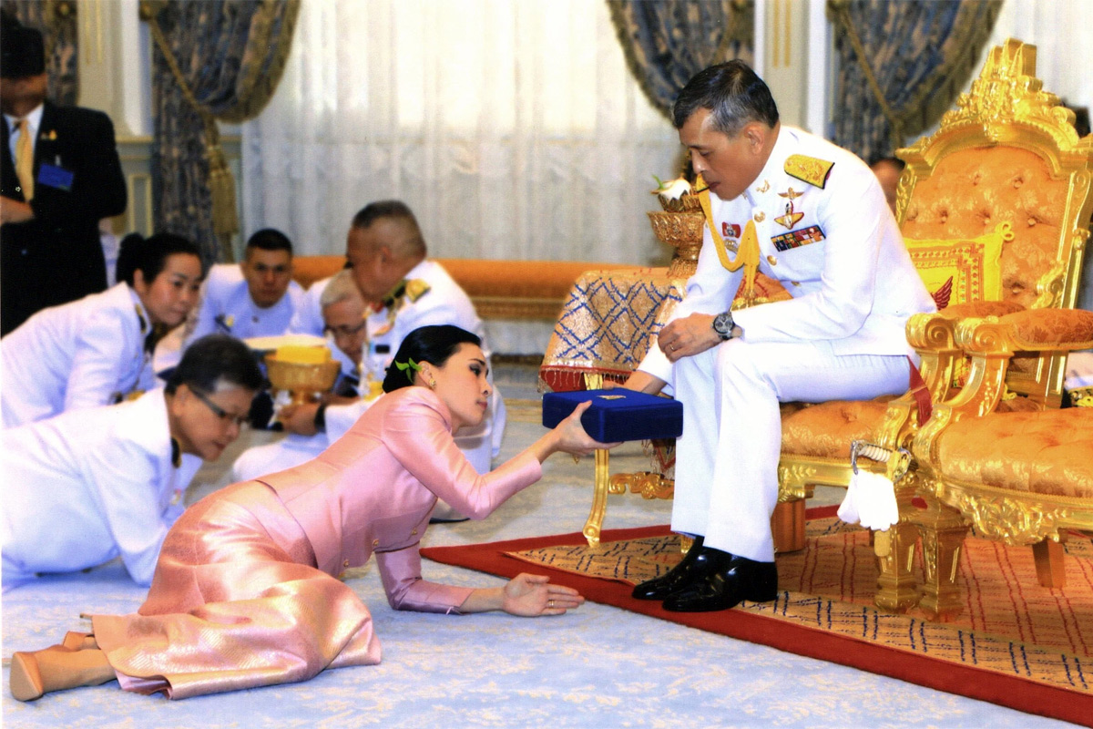 Sự tôn kính của người dân đối với Hoàng gia Thái Lan.