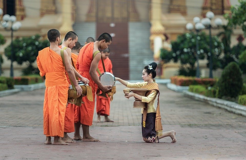 Xoa đầu người khác là một điều cấm kỵ ở Thái Lan.
