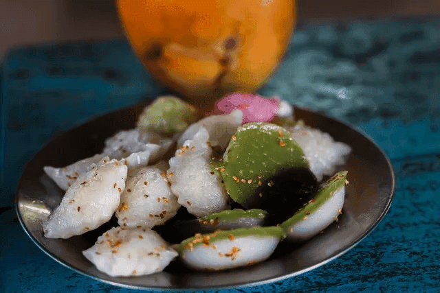 Không chỉ được biết đến như một vùng đất hiếu khách, mà vô vàn các loại bánh miền Tây thơm ngon cũng sẵn sàng làm say mê lòng người