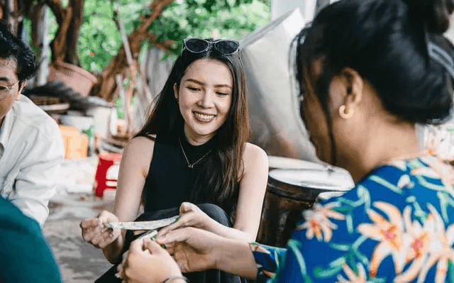 Là người con của miền Tây, Huỳnh Thúy Vi - Hoa khôi Du lịch TP. Cần Thơ không quá xa lạ với những loại bánh truyền thống nơi đây