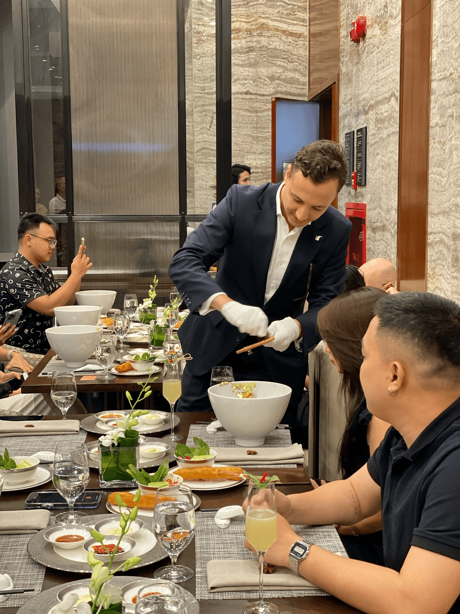 Phở bò gồm các phần thịt u, bắp, gầu. Thịt gầu phải là gầu giòn, không sử dụng loại gầu mềm rẻ tiền hơn.